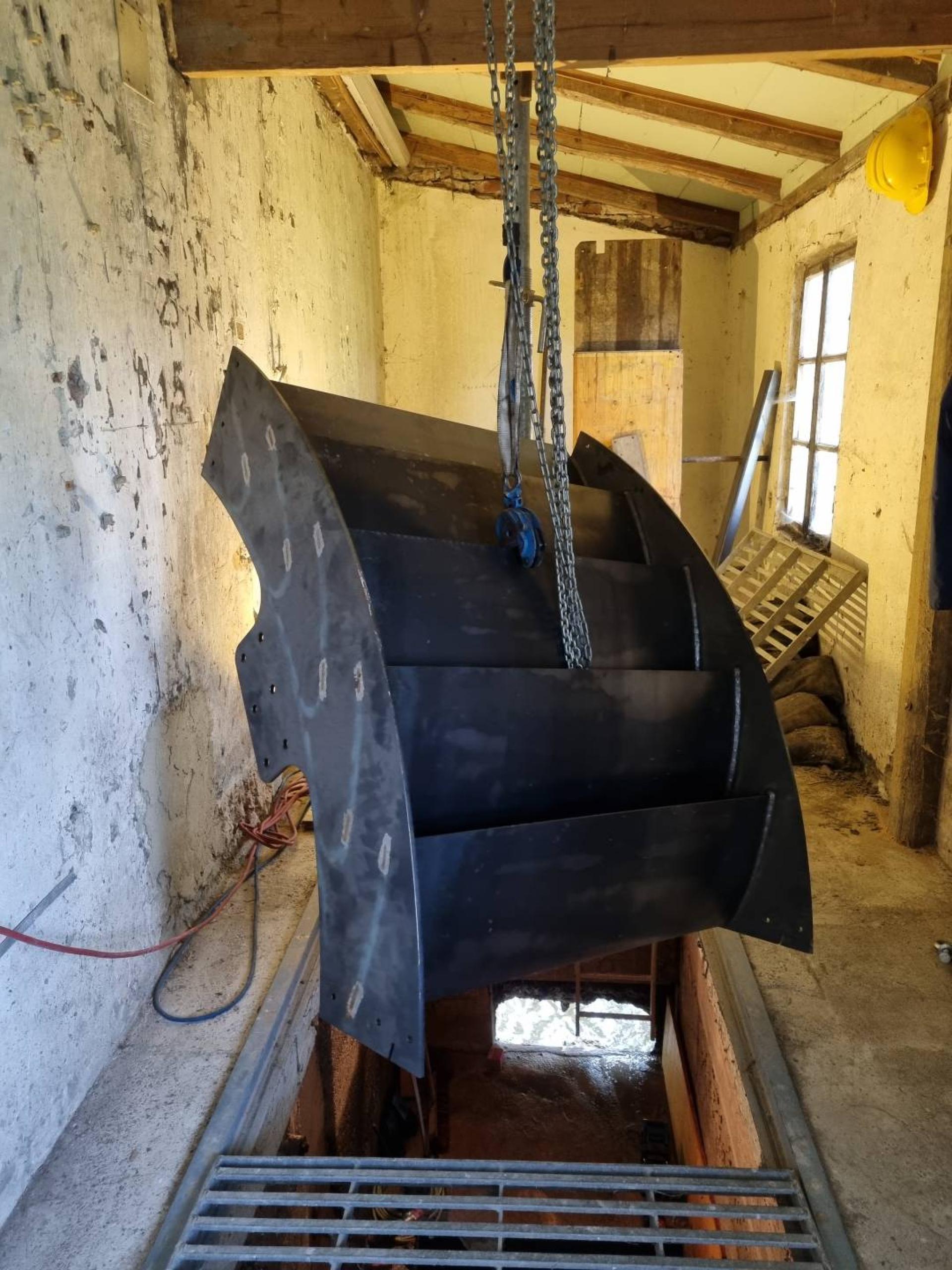 ca. 250 kg Stahl am Haken.